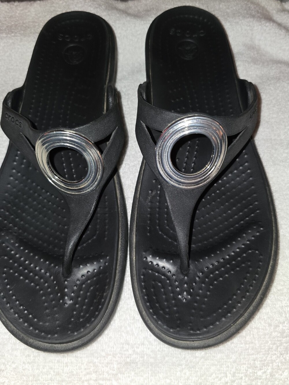 Crocs Sanrah Beveled Circle Sandals - Black/Silver, Size 10 - Picture 2 of 6